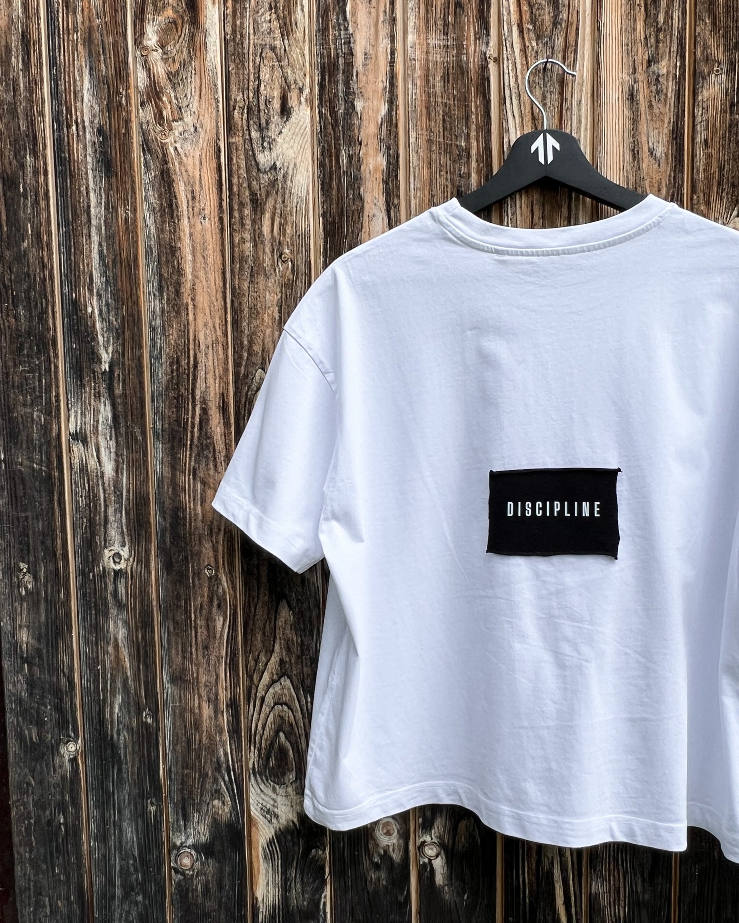 DISCIPLINE WHITE